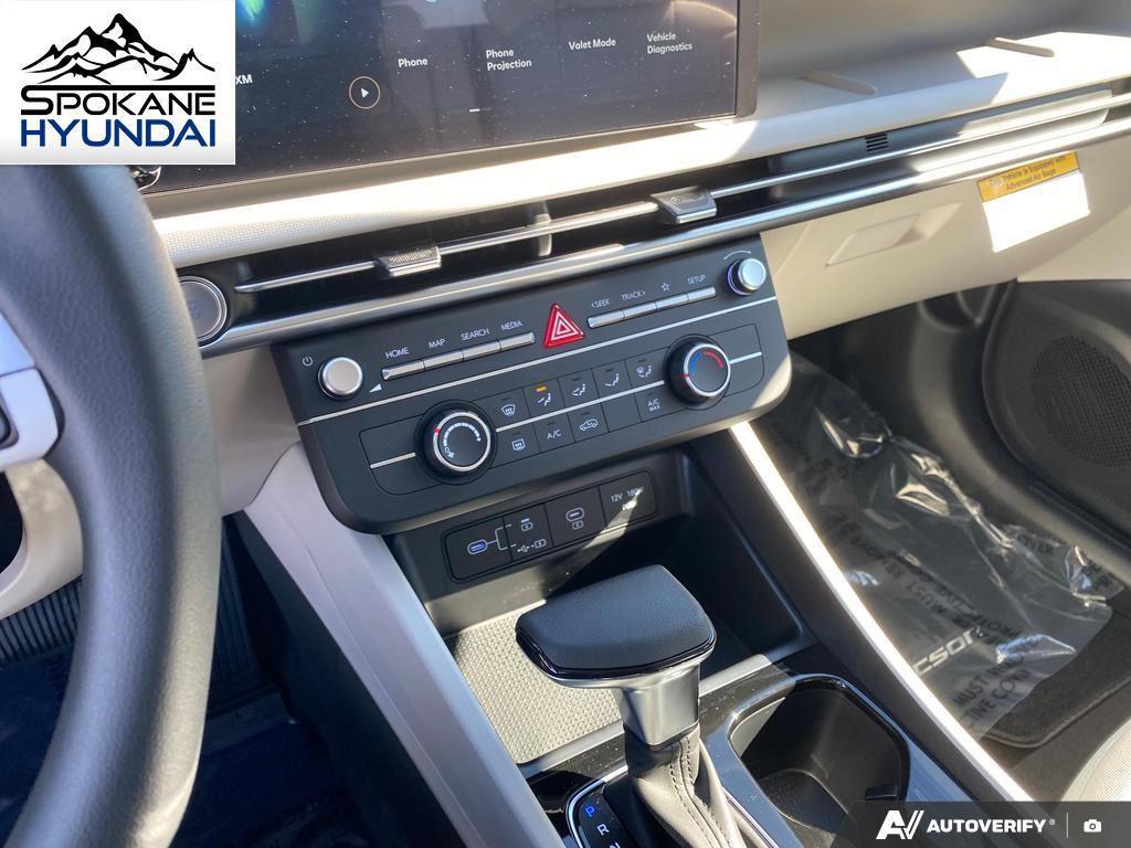 2025 Hyundai Tucson SE photo 19