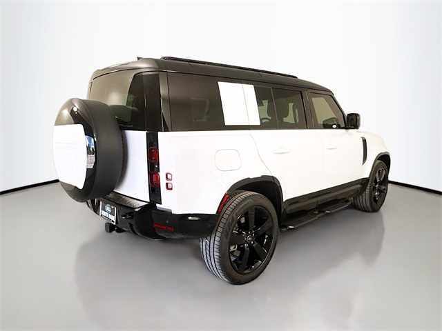 2025 Land Rover Defender 110 X-Dynamic SE photo 3