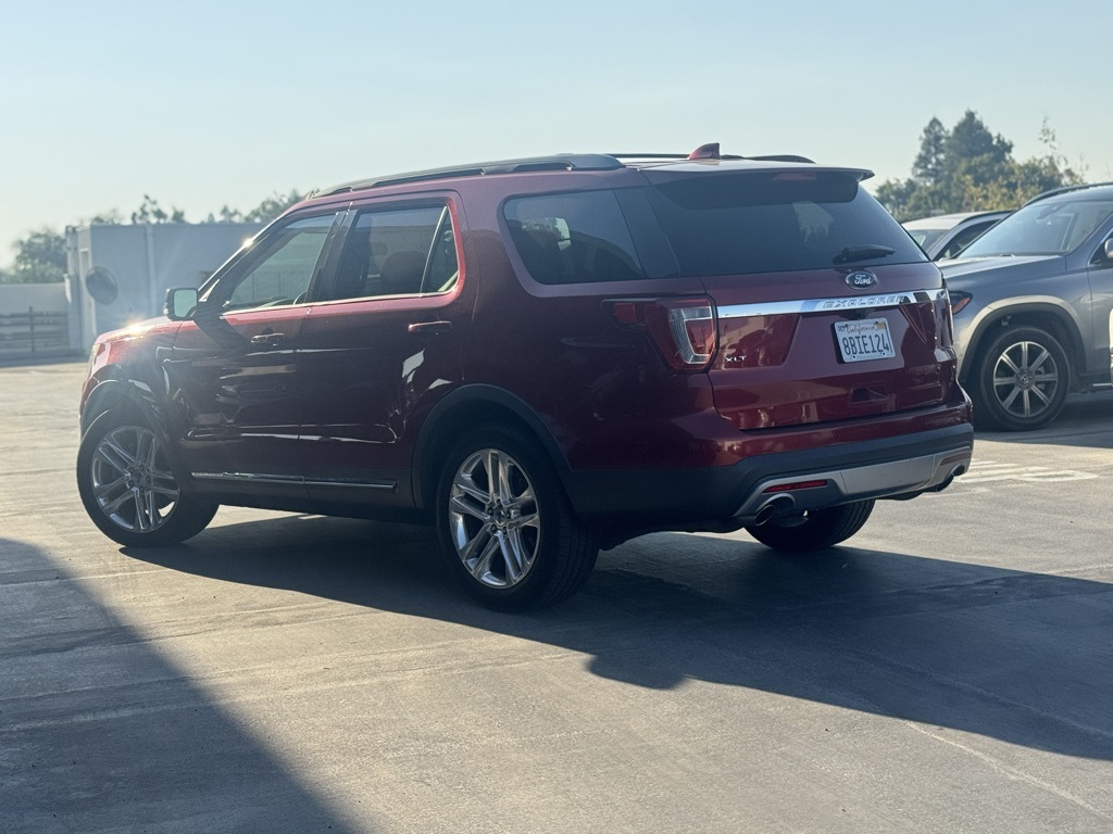 2017 Ford Explorer XLT photo 2