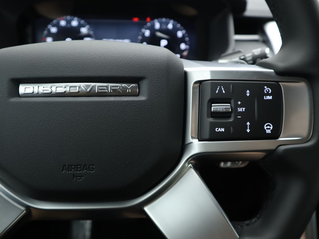 2025 Land Rover Discovery S photo 12