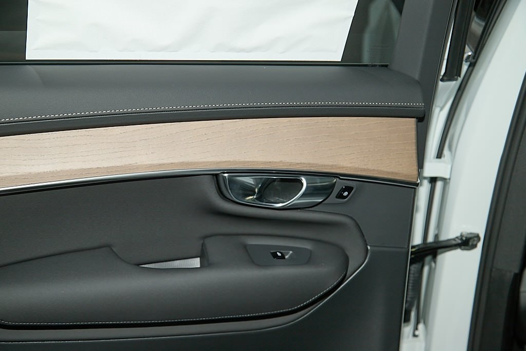 2026 VOLVO XC90 - Image 17