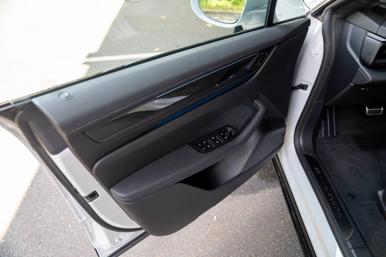 2025 Porsche Macan Turbo Electric photo 25