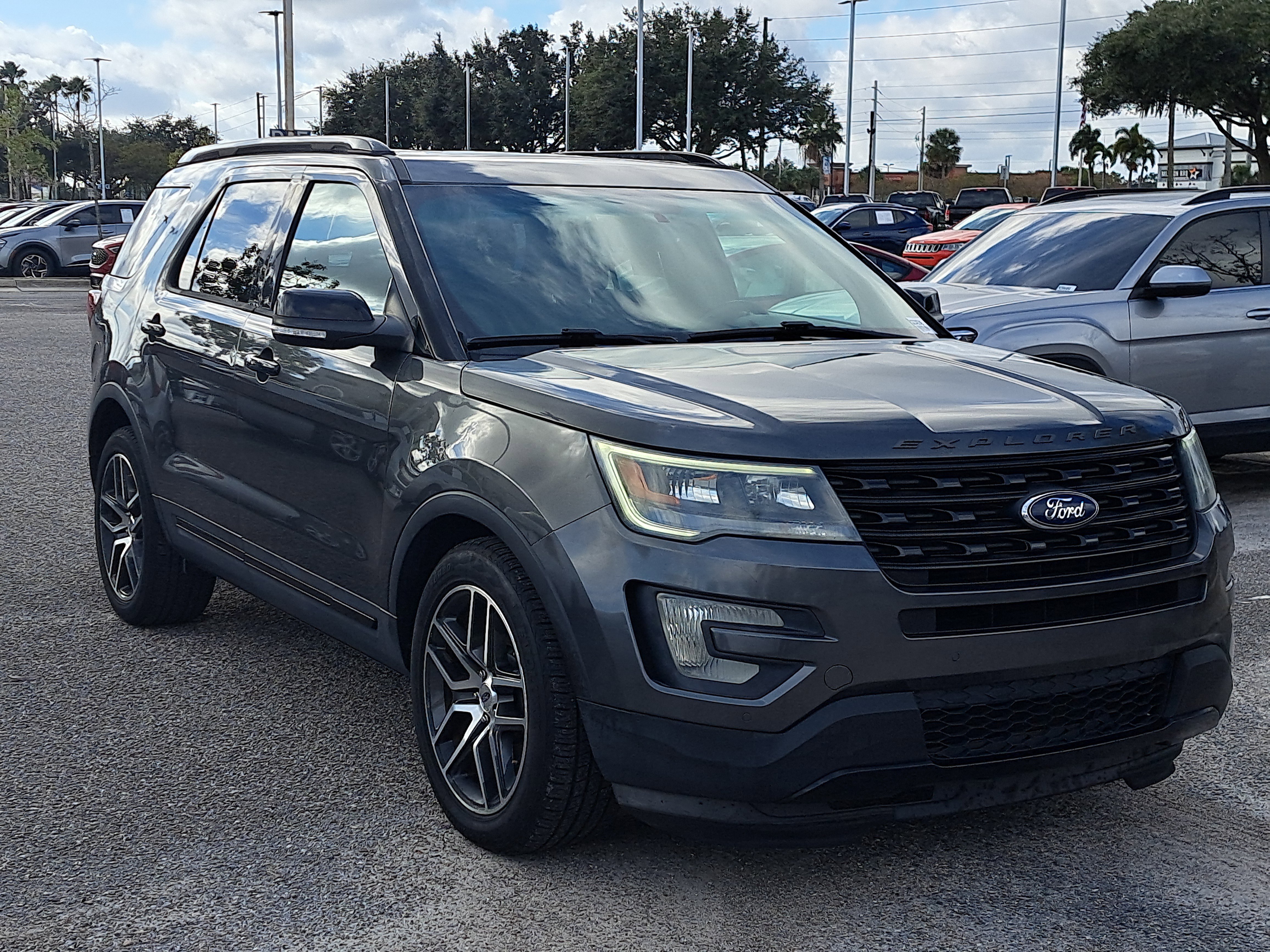 2016 Ford Explorer Sport's photo