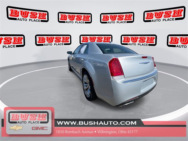 2019 Chrysler 300 Touring L photo 8