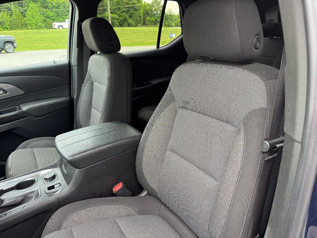2023 Chevrolet Traverse Cloth photo 10