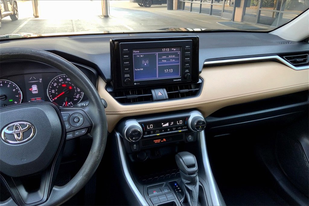 2021 Toyota RAV4 XLE photo 5