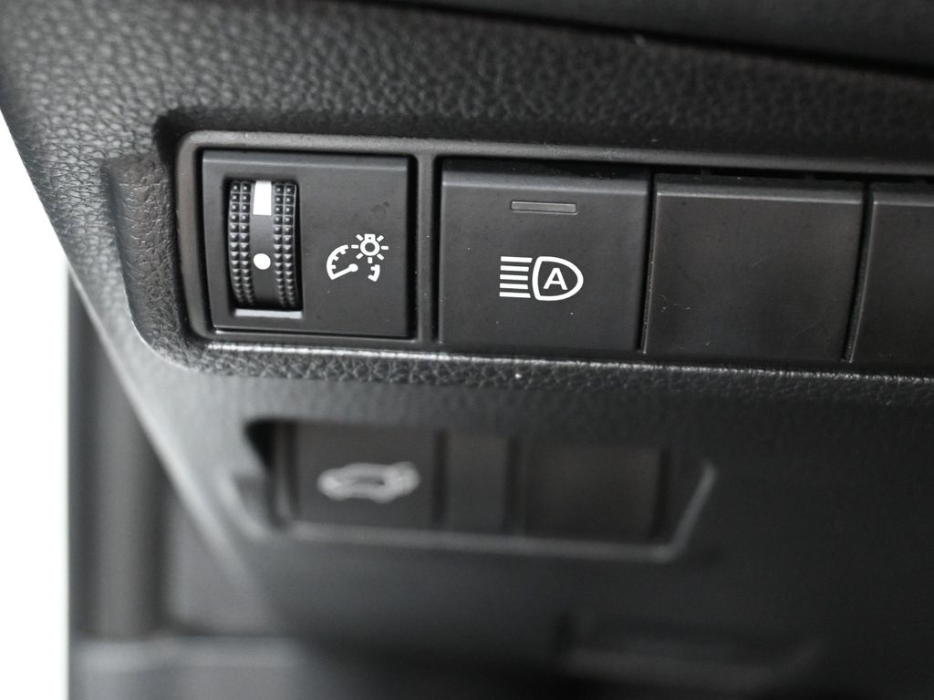 2023 Toyota Corolla Cross XLE photo 14