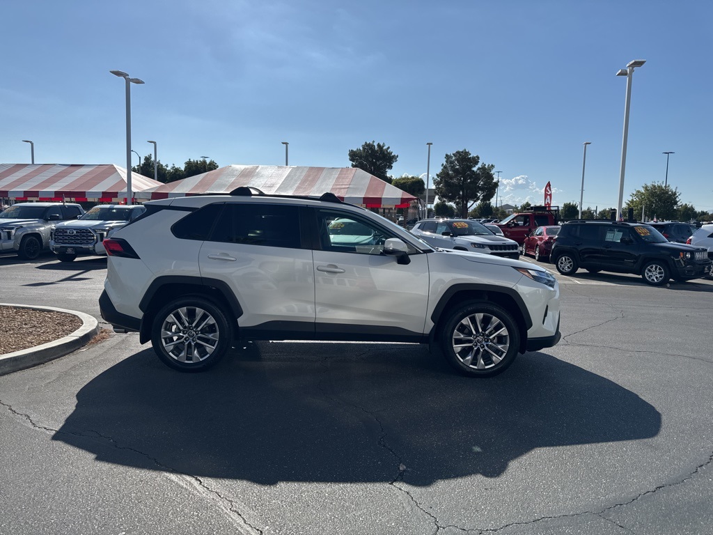 2022 Toyota RAV4 XLE Premium photo 5