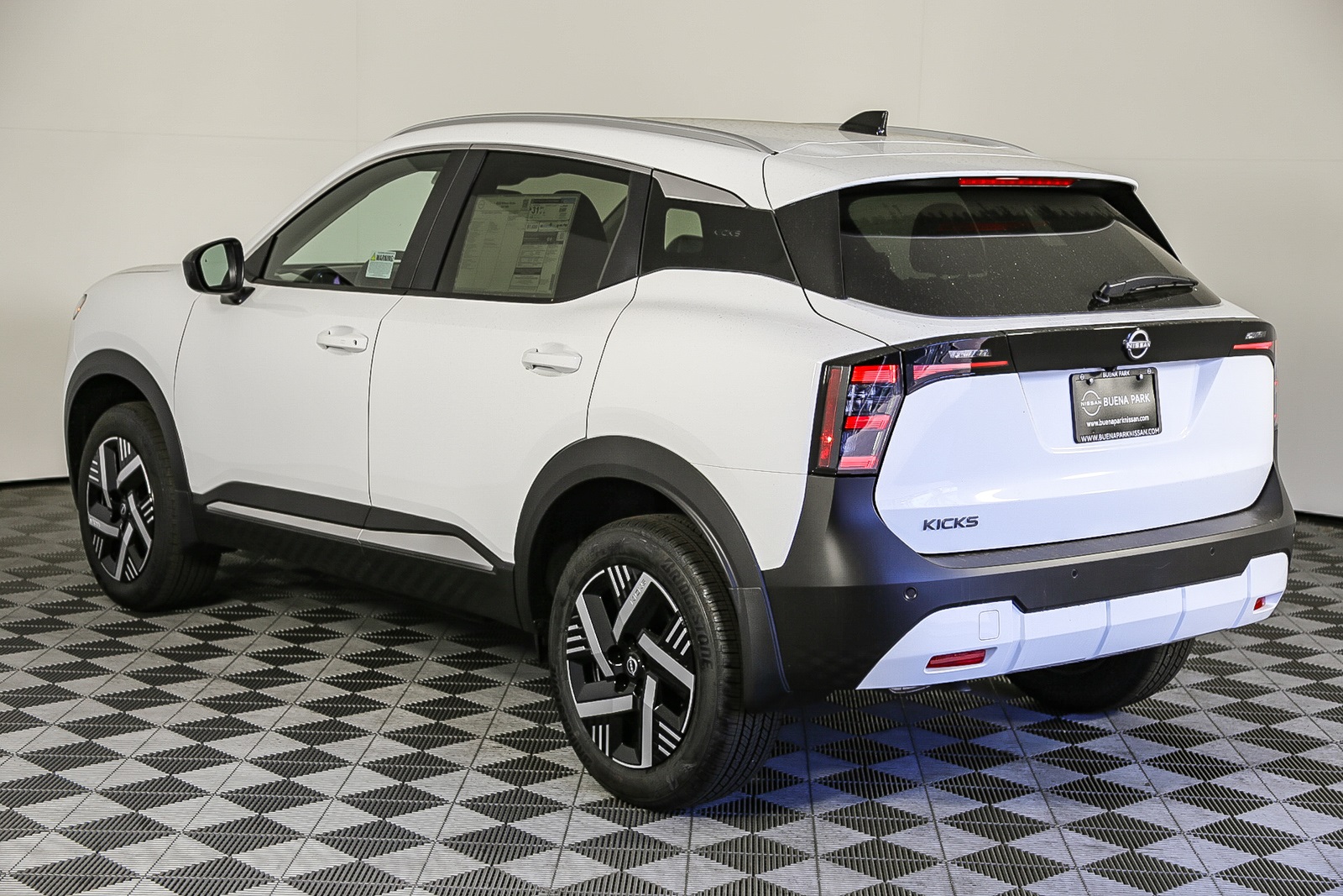 2026 Nissan Kicks SV photo 4