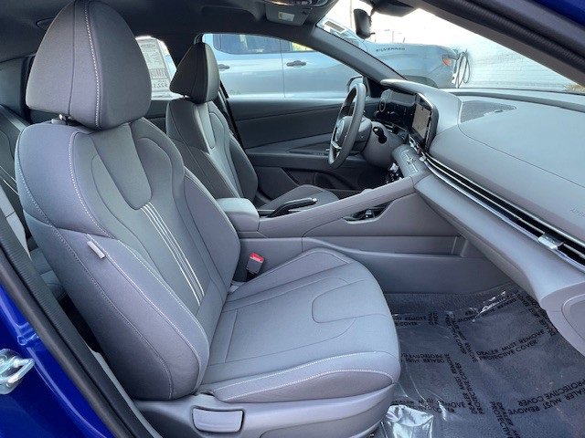 2024 Hyundai Elantra SEL photo 17