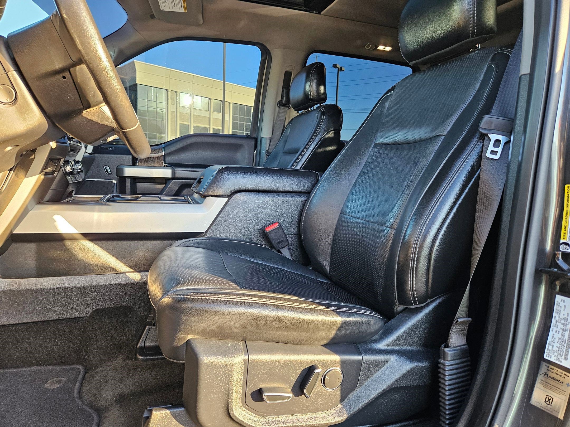 2017 Ford F-350 Lariat photo 14