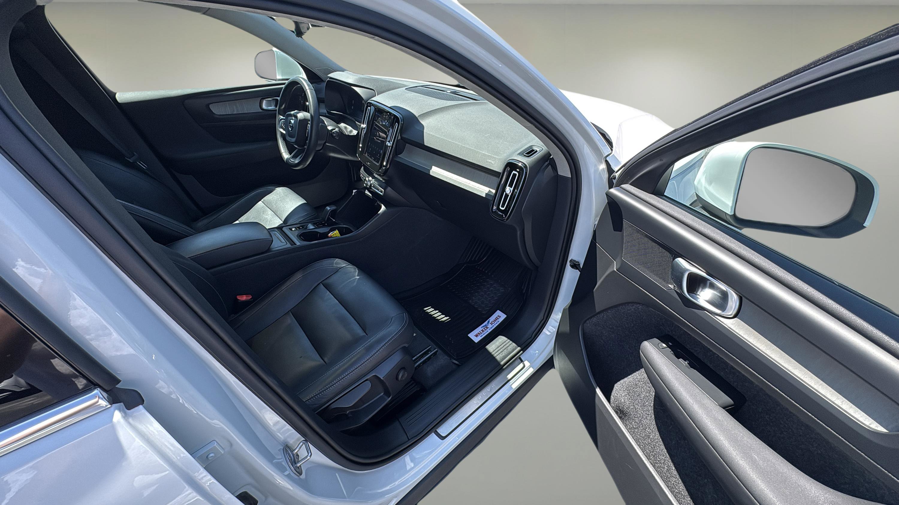 2024 Volvo XC40 AWD Core photo 11