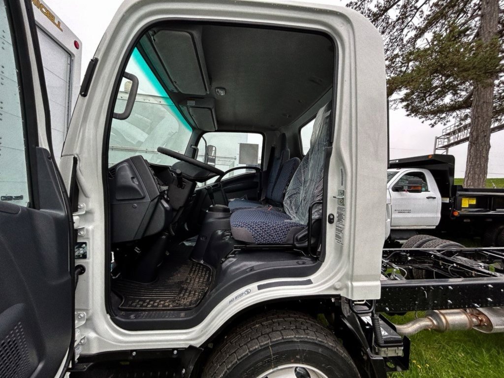 2024 Chevrolet Silverado 4500HD photo 4