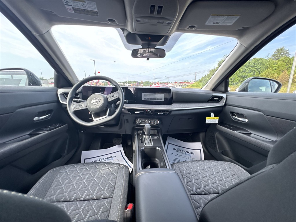 2025 Nissan Kicks SV photo 9