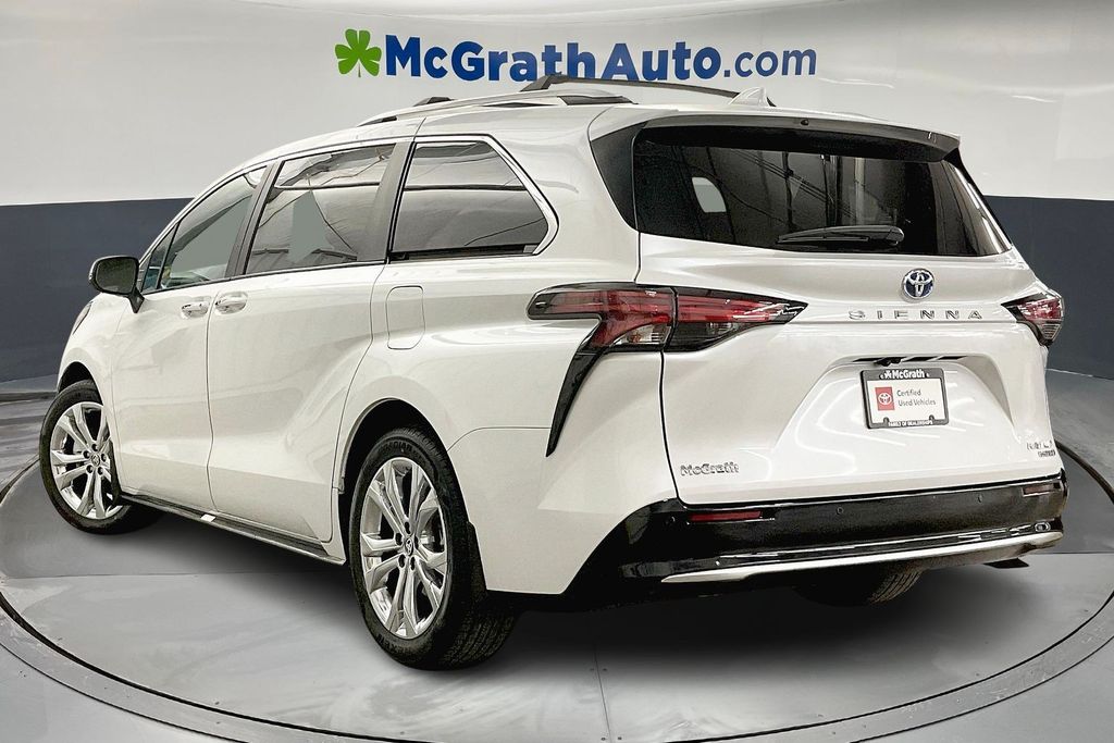 2024 Toyota Sienna Platinum photo 3