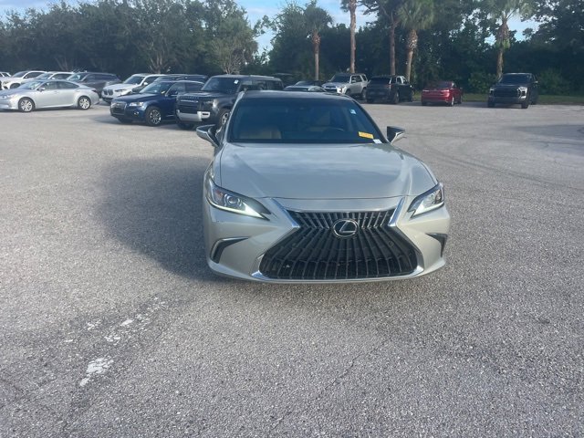 2022 Lexus ES 350 photo 2