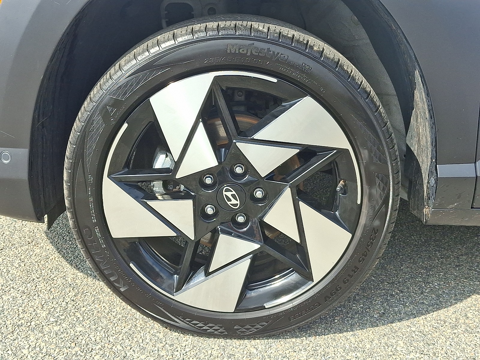 2024 Hyundai Kona Limited photo 4