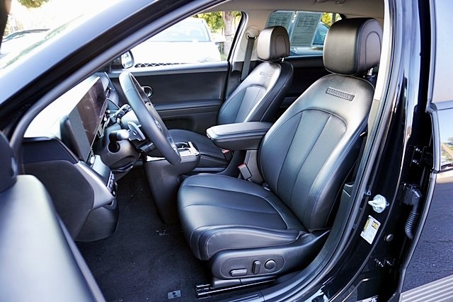 Used 2025 Black Hyundai SEL image 16
