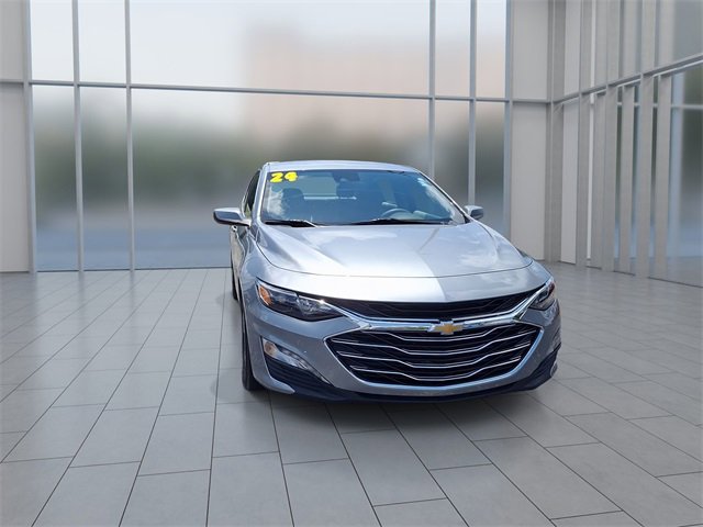 2024 Chevrolet Malibu 1LT photo 2