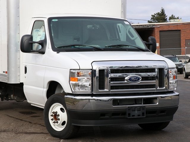 2024 Ford E-450 photo 2