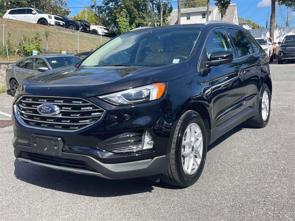 2022 Ford Edge SEL photo 2