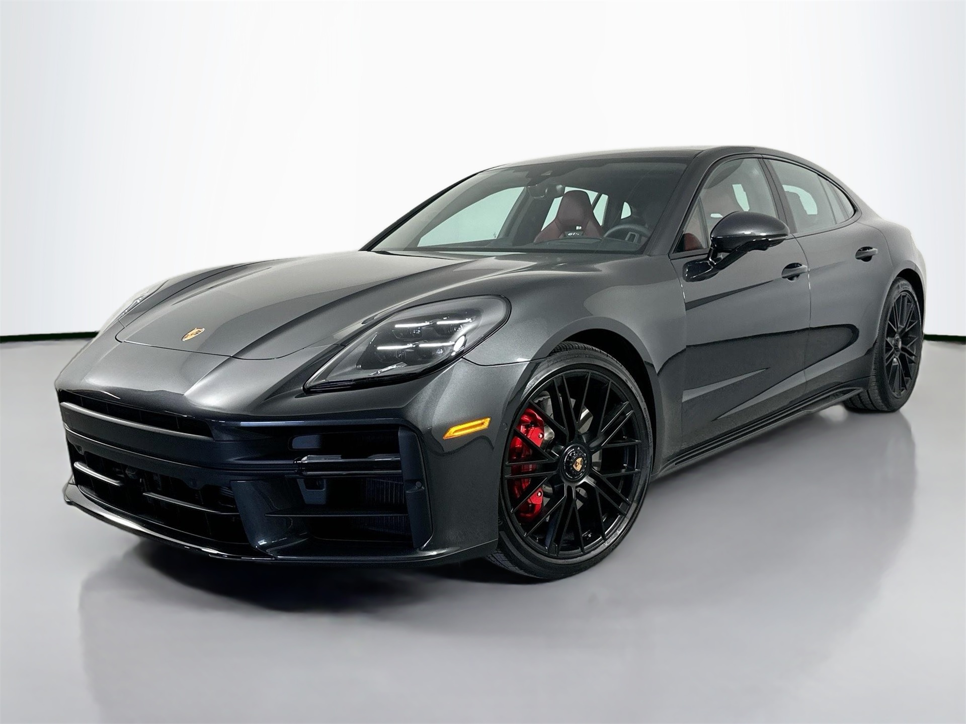 2025 Porsche Panamera GTS's photo