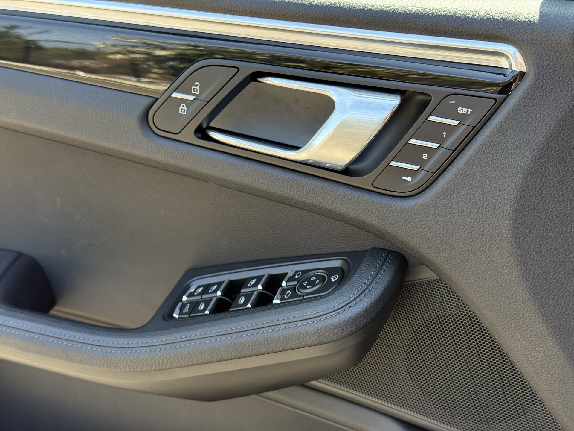 2025 Porsche Macan T photo 24