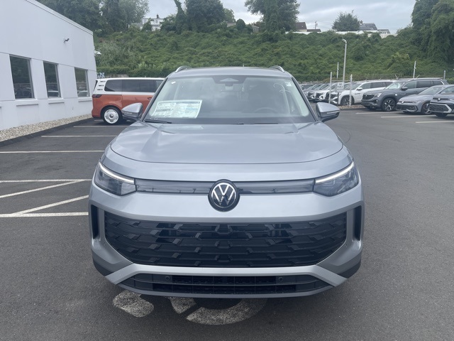 2025 Volkswagen Tiguan SE photo 3