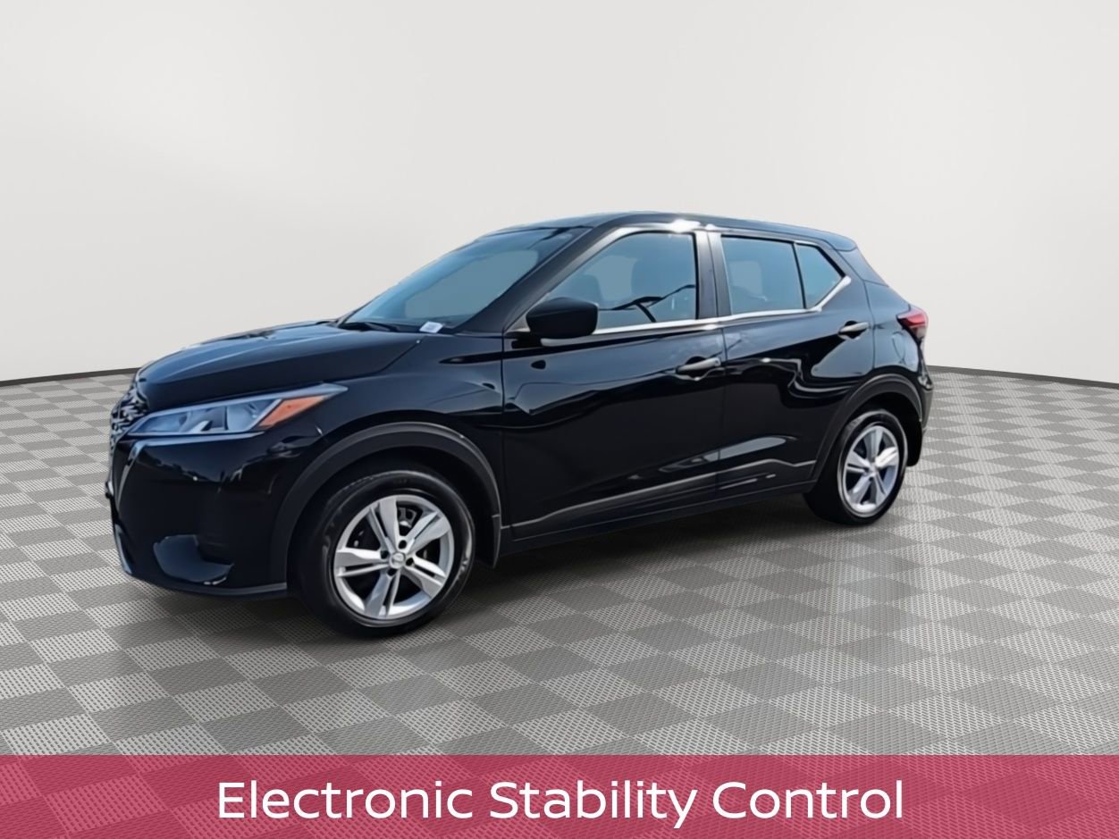 2023 Nissan Kicks S photo 4
