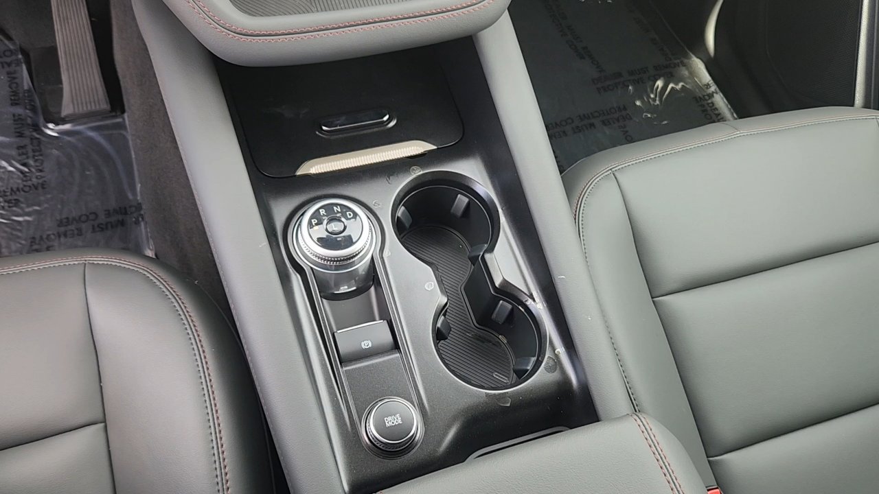 2025 Ford Explorer photo 13