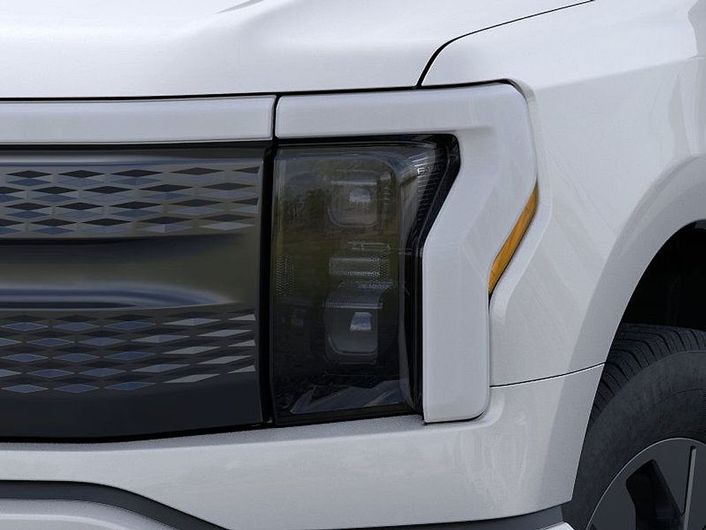 2025 Ford F-150 Lightning photo 18