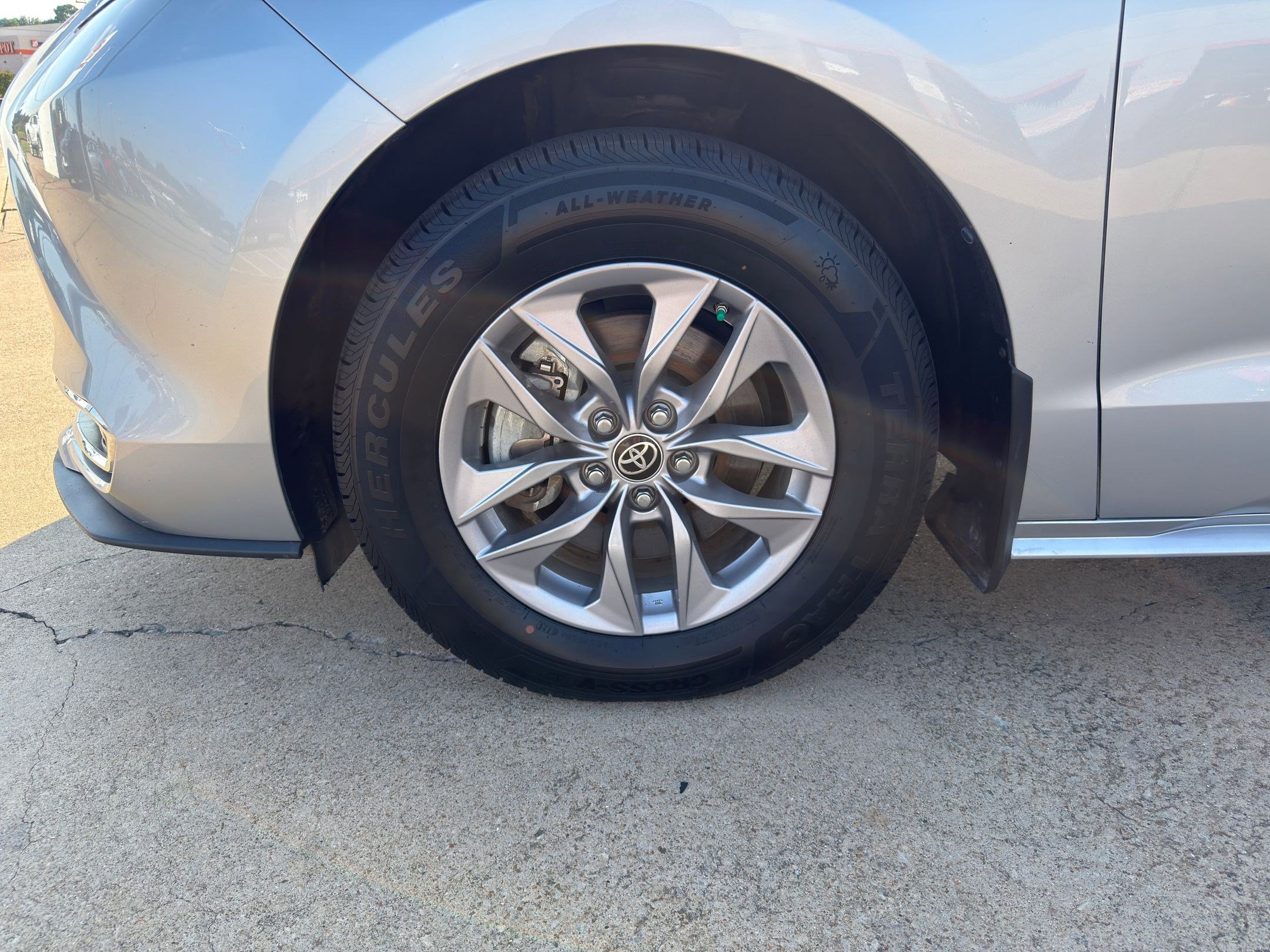 2022 Toyota Sienna XLE photo 25