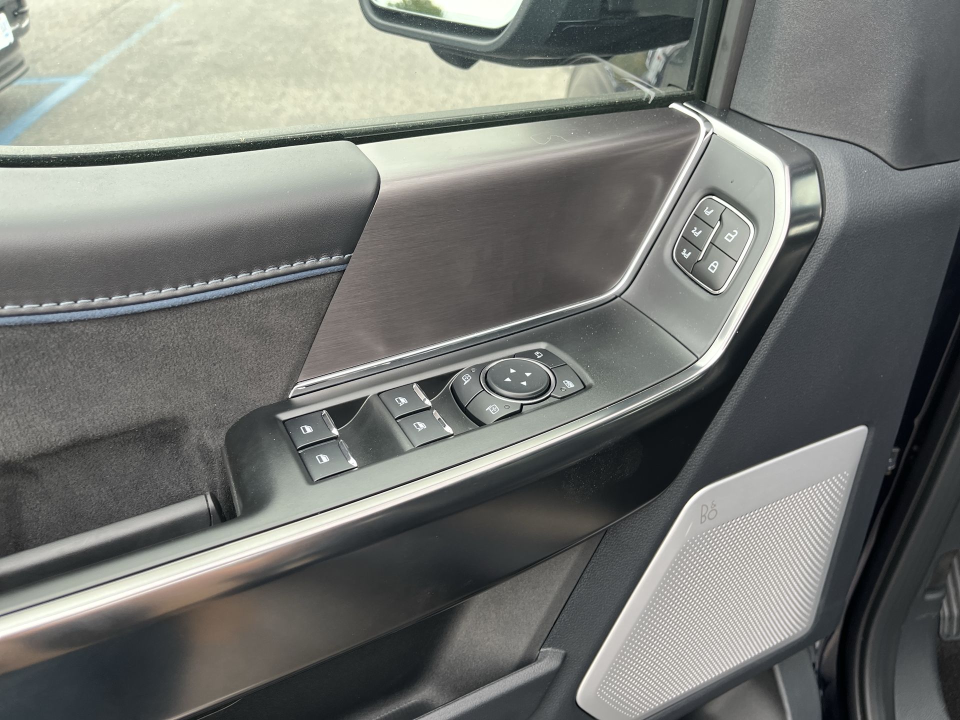 2025 Ford F-150 Platinum photo 4