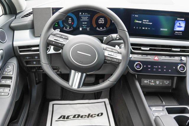 New 2025 Silver Hyundai SEL image 12