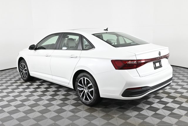 2025 Volkswagen Jetta 1.5T SE photo 6