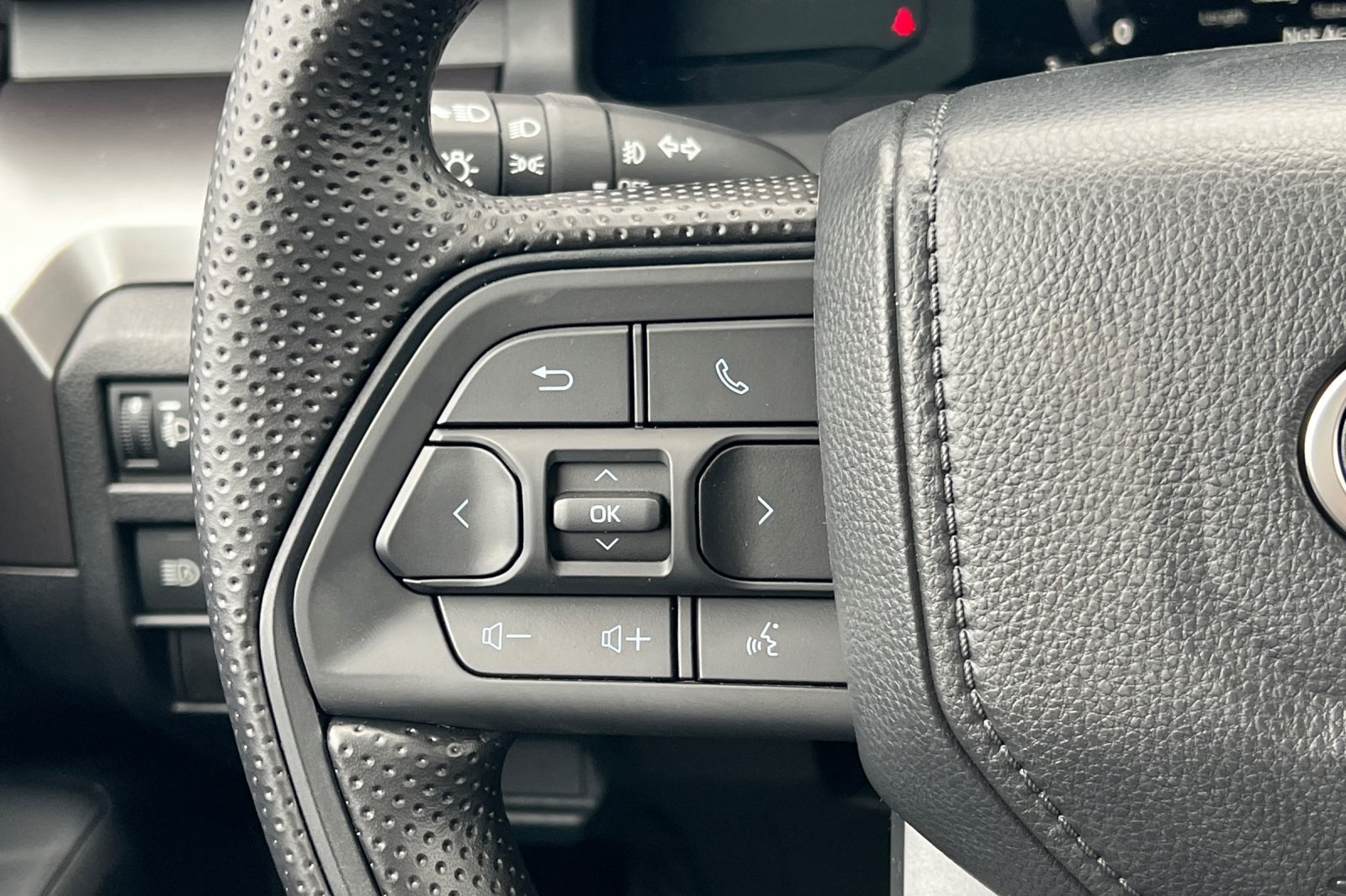 2025 Toyota Tacoma SR5 4x4 Double Cab photo 23