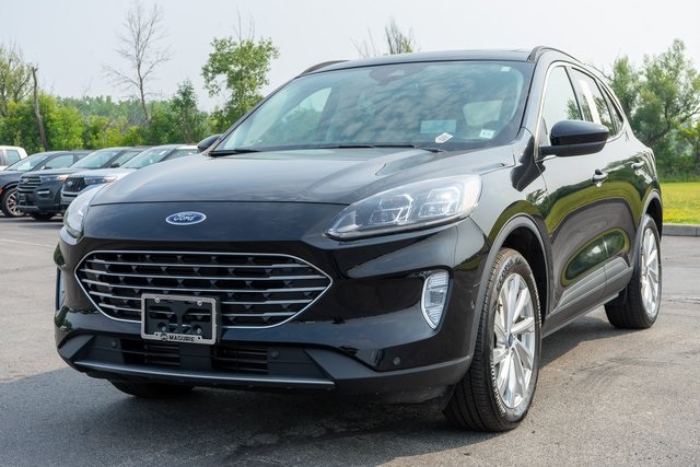 2021 Ford Escape Titanium photo 2