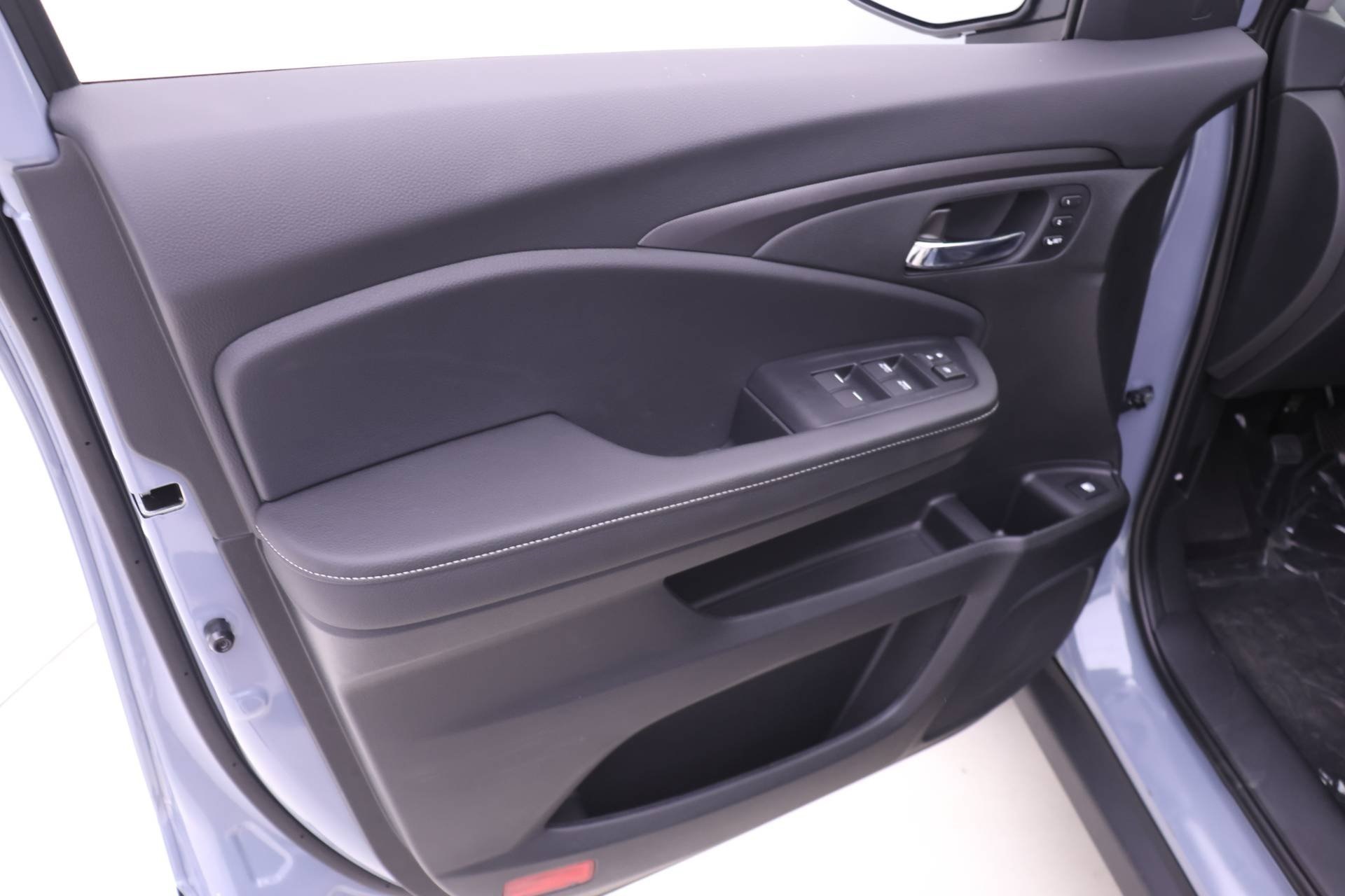 2026 Honda Ridgeline RTL photo 8