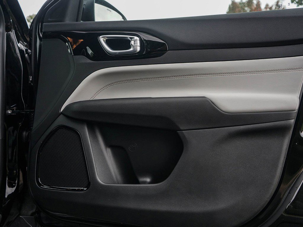 2025 Jeep Compass Limited photo 8
