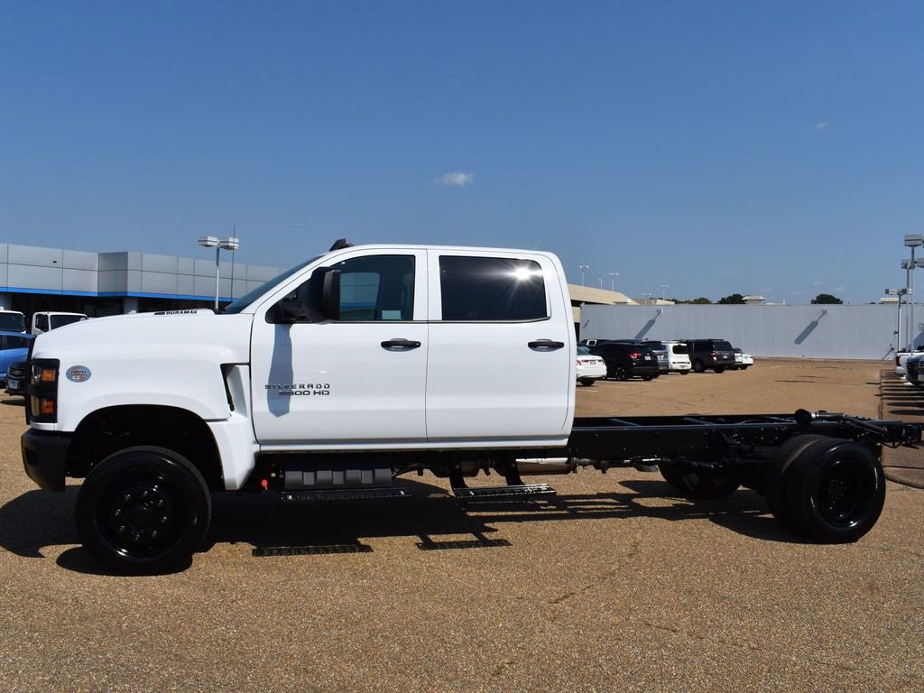 2024 Chevrolet Silverado 5500HD Work Truck photo 3