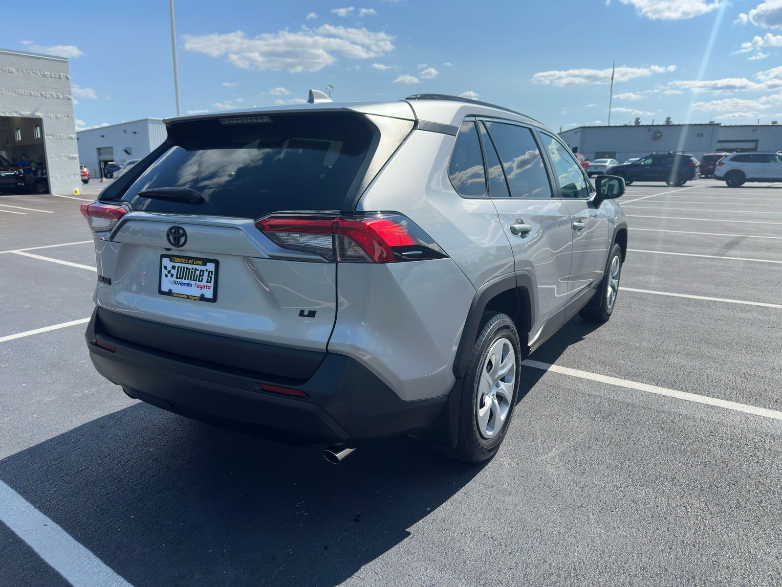 2021 Toyota RAV4 LE photo 2
