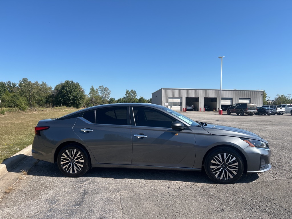 2024 Nissan Altima 2.5 SV photo 4