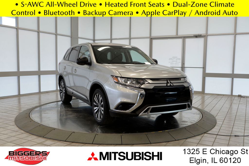 2020 Mitsubishi Outlander ES's photo