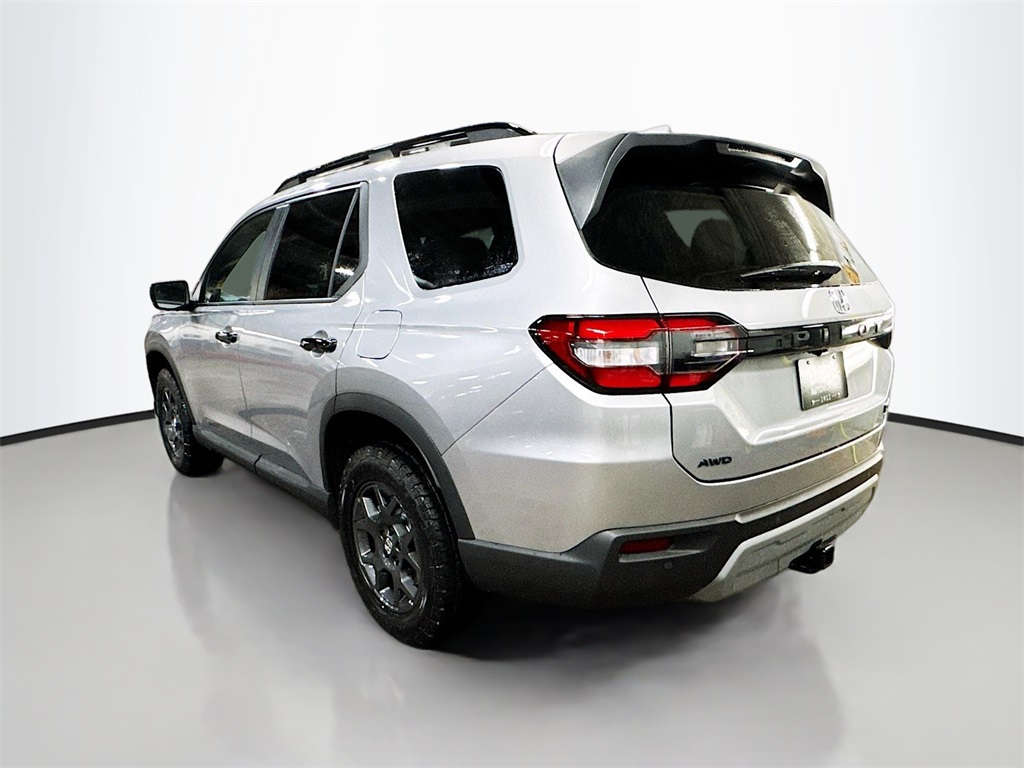 2025 Honda Pilot TrailSport photo 2