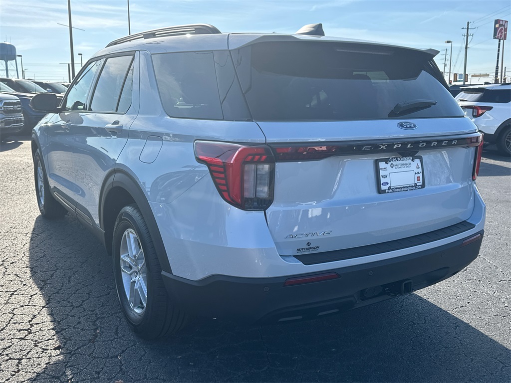 2026 Ford Explorer photo 4