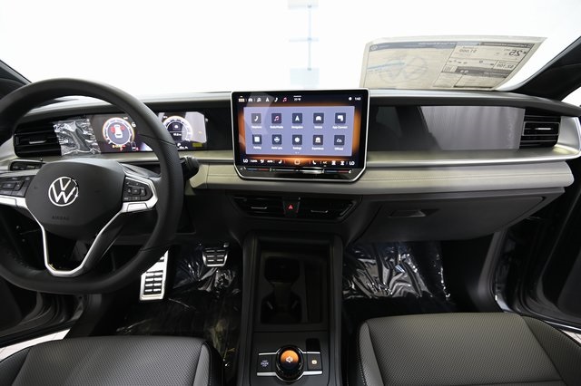 2025 Volkswagen Tiguan SE R-Line Black photo 2