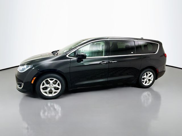 2017 Chrysler Pacifica Touring L photo 4