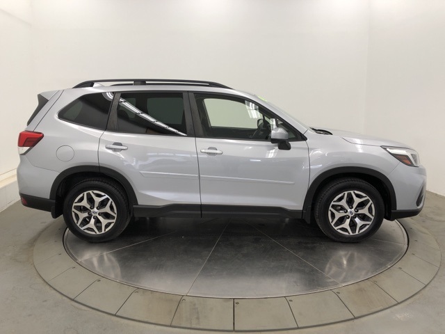 2021 Subaru Forester Premium photo 8