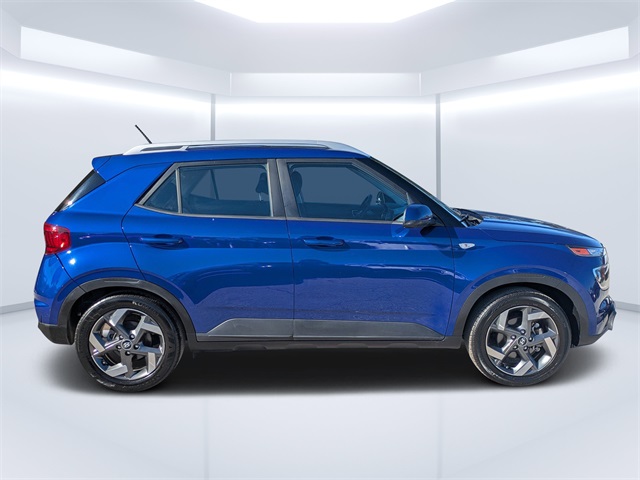 2023 Hyundai Venue SEL photo 2