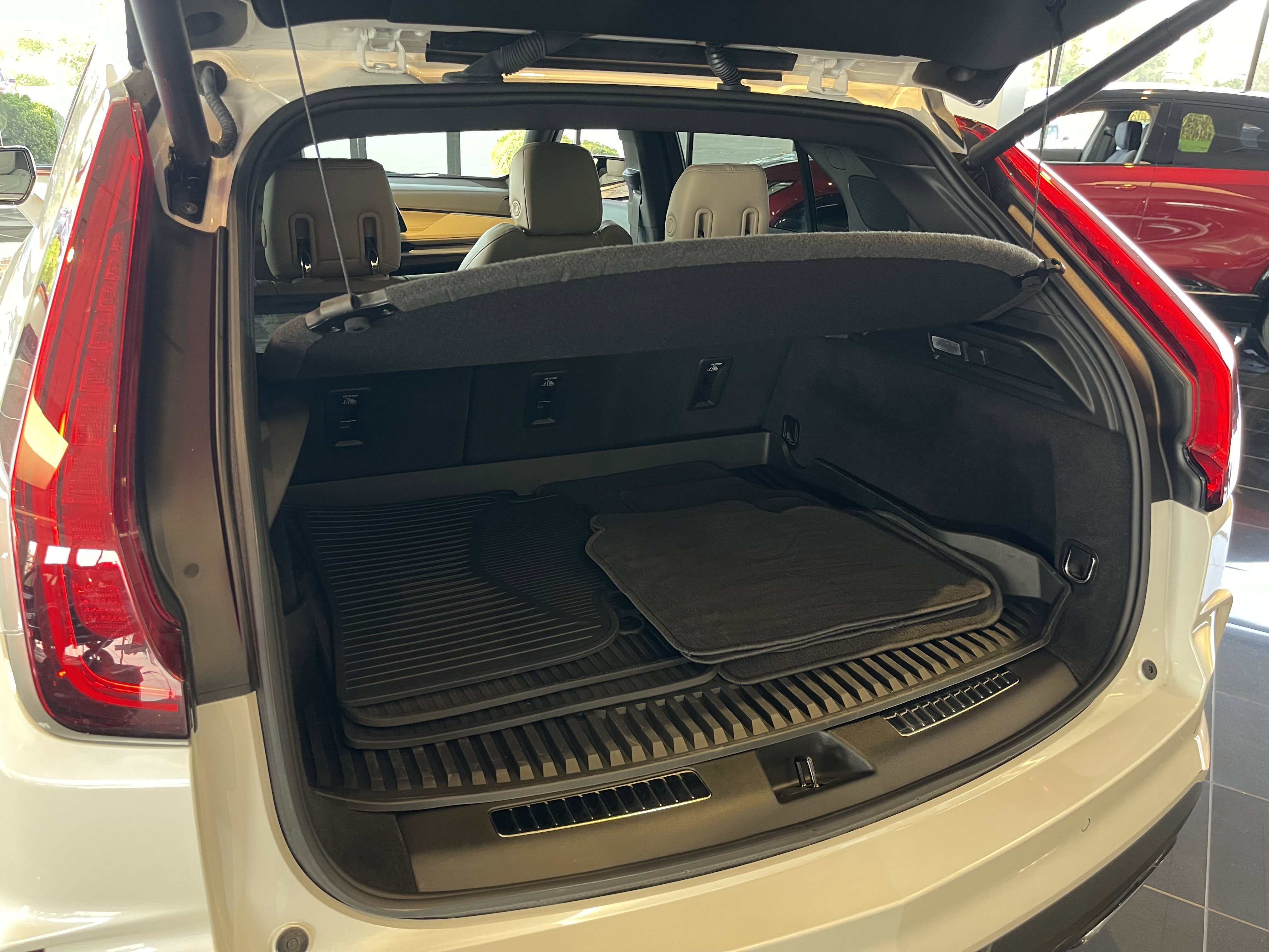 2024 Cadillac XT4 Premium Luxury photo 3
